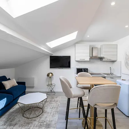 Renovated Cozy In - 2 Persons شقة *