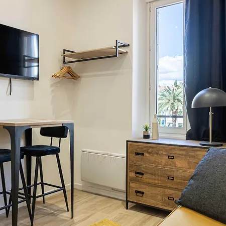 Renovated Cozy In - 2 Persons شقة