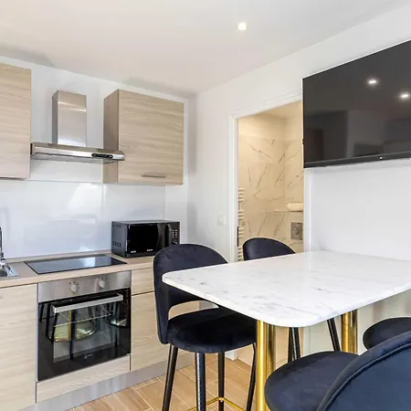 Renovated Cozy In - 2 Persons Appartement