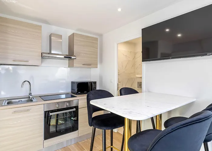 Renovated Cozy In - 2 Persons Daire